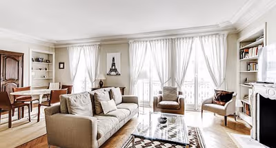 AMID AVENUE DE LA GRANDE ARMEE AND AVENUE FOCH