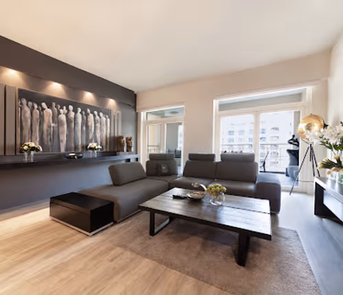 Luxurious Shoreline Apartments