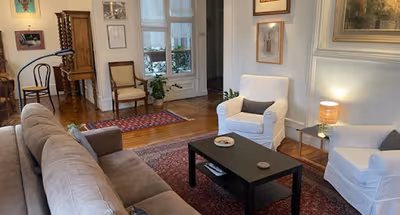 ECLECTIC SHOPPING SCENE IN ST GERMAIN- RUE RENNES