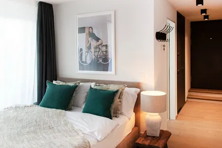 Cosmopolitan service apartment