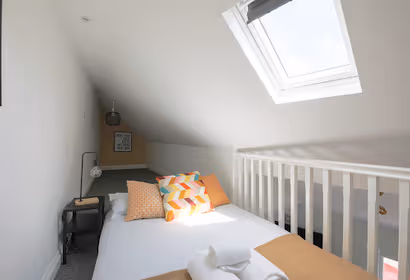 Ollie Studio - Cosy Central Mezzanine Flat,