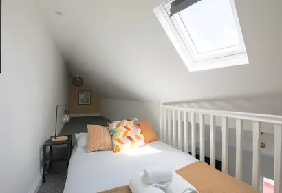 Cosy Central Mezzanine Flat, Walking distance to City Centre
