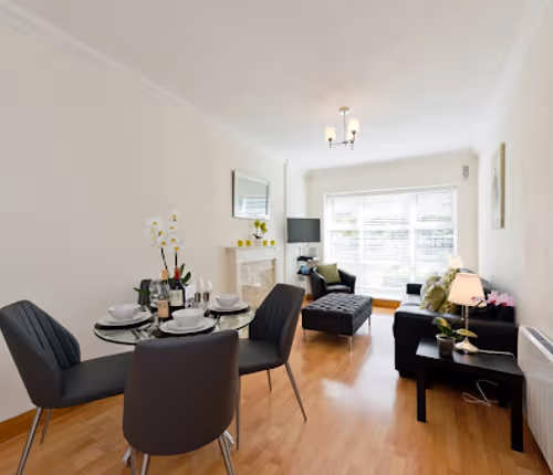 Charlotte Quay II living room