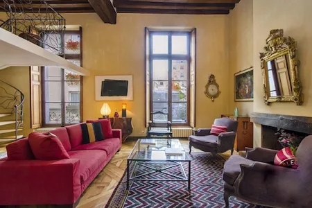 AN EXQUISITE VINTAGE PIED A TERRE MARAIS