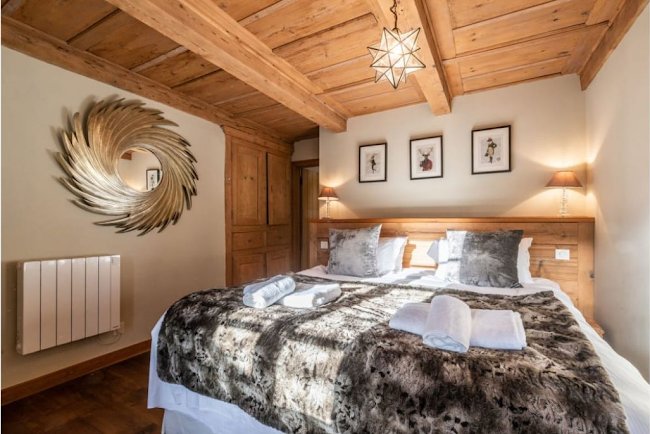 TRADITIONAL LUXURY ALPINE CHALET IN MORZINE