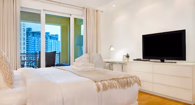 Marina Residence 2 BR Apartment