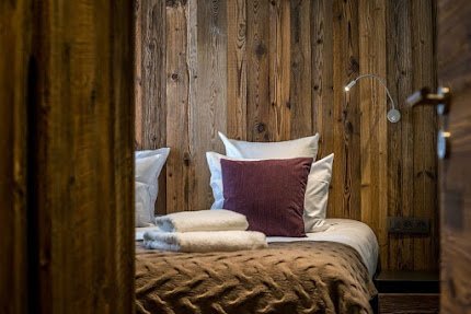 ENCHANTING CHALET WITH JACUZZI IN LES GETS