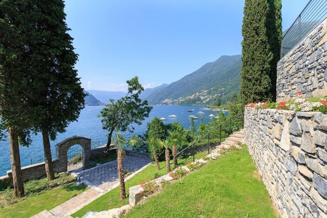 ULTRA MODERN LUXURY RETREAT ON THE FIRST LINE OF LAKE COMO!