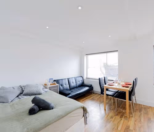 Gorgeous studio apartment at St James Road